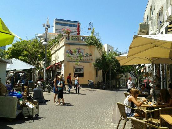 Nachalat Binyamin Pedestrian Mall